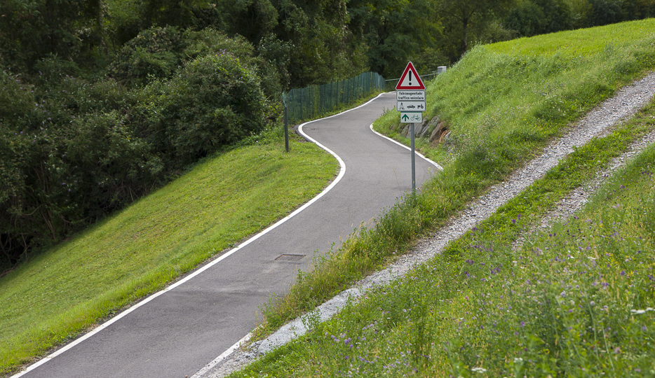La pista ciclabile della Valle Isarco,bressanone,chiusa,bolzano,bozen,alto adige,south tyrol,cineturismo,location,Isarco (Eisacktal) Valley Bike Path