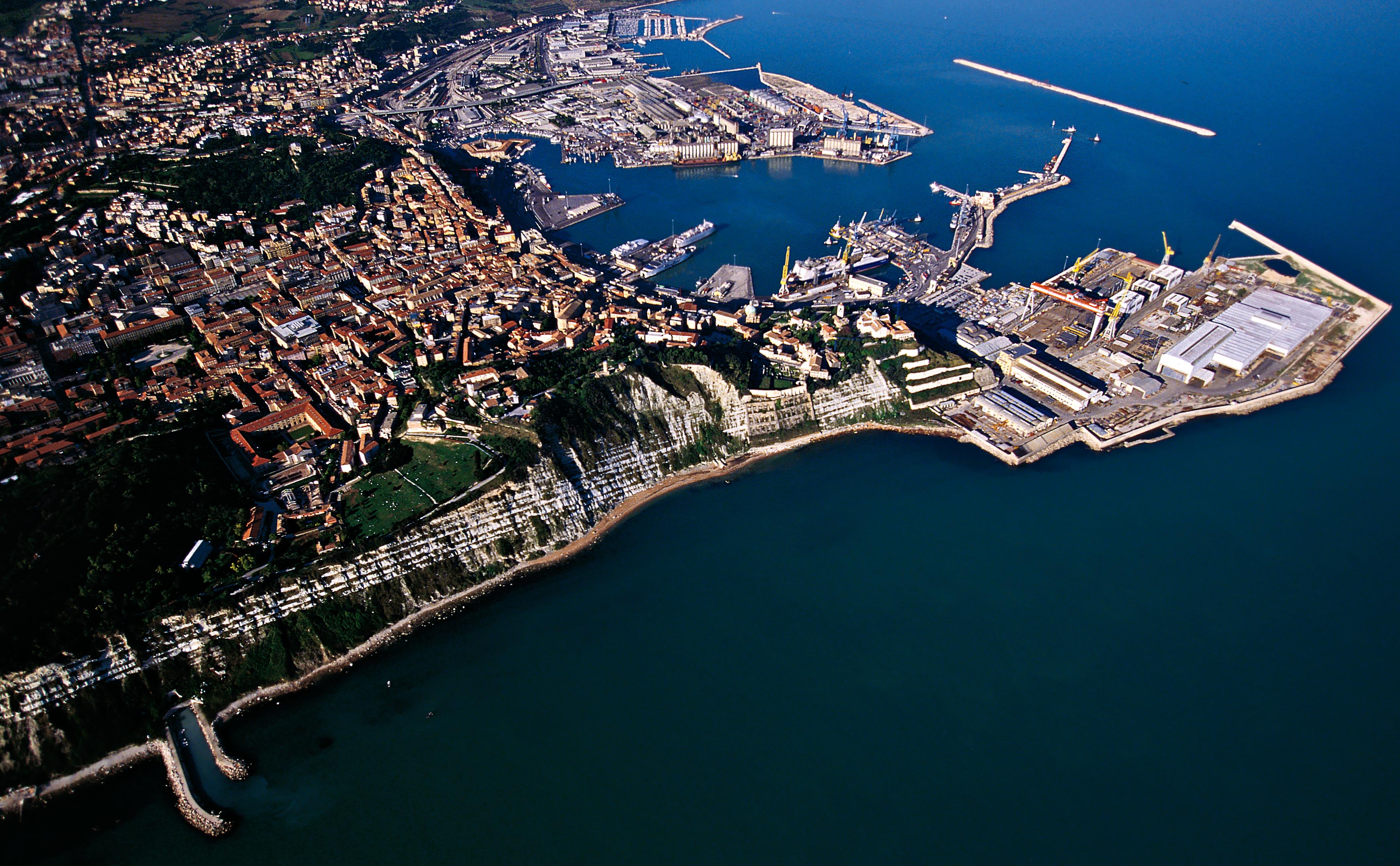 cineturismo, location, cinema, turismo, film tourism, movie tour, porto di Ancona, porto, Ancona, Marche, lazzaretto, Mole Vanvitelliana, Ankon