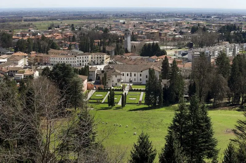 coltelli, museo, rovine castello